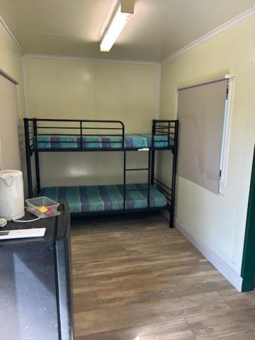 Territory Manor Motel & Caravan Park Mataranka Zimmer foto