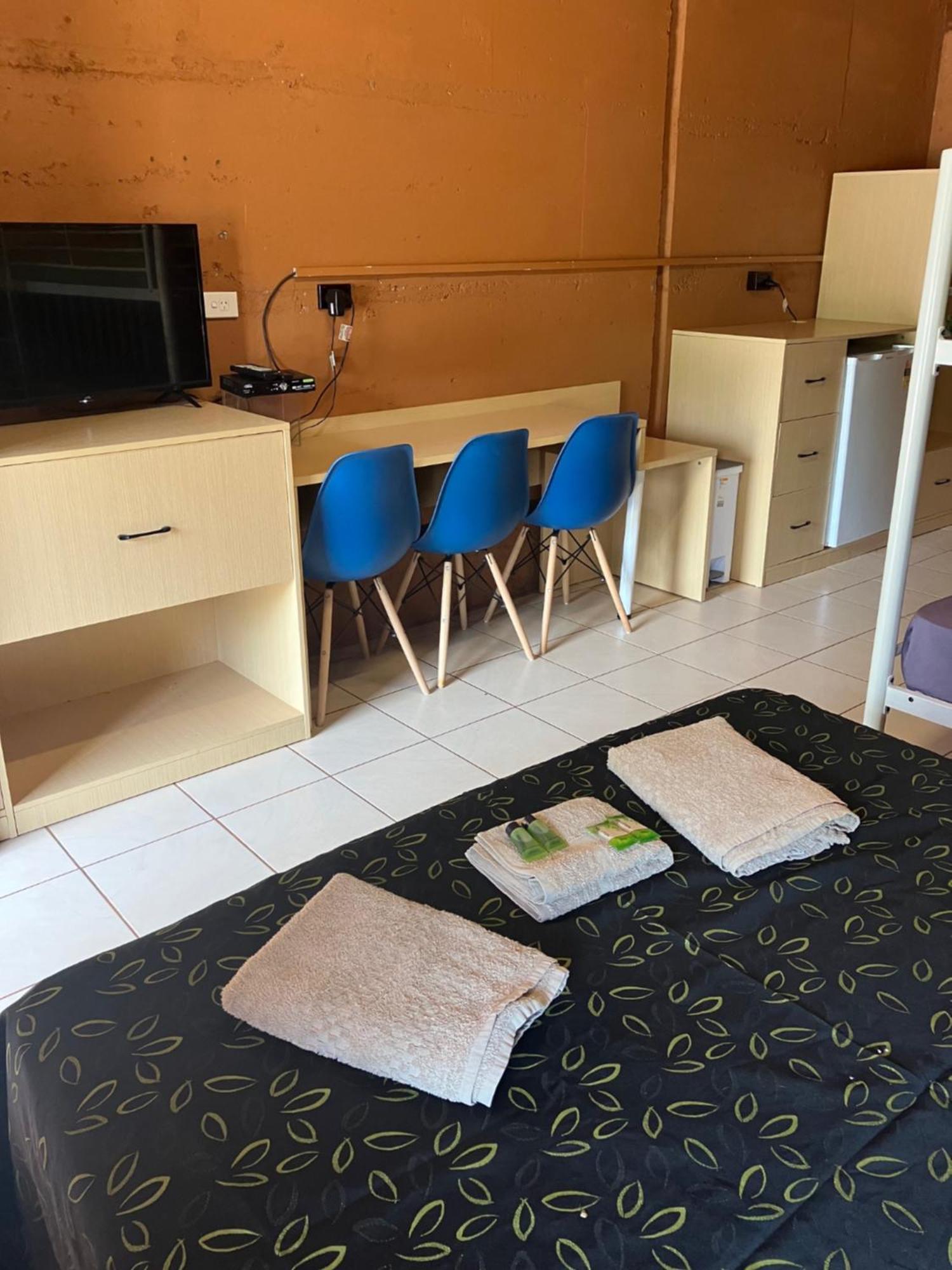 Territory Manor Motel & Caravan Park Mataranka Zimmer foto